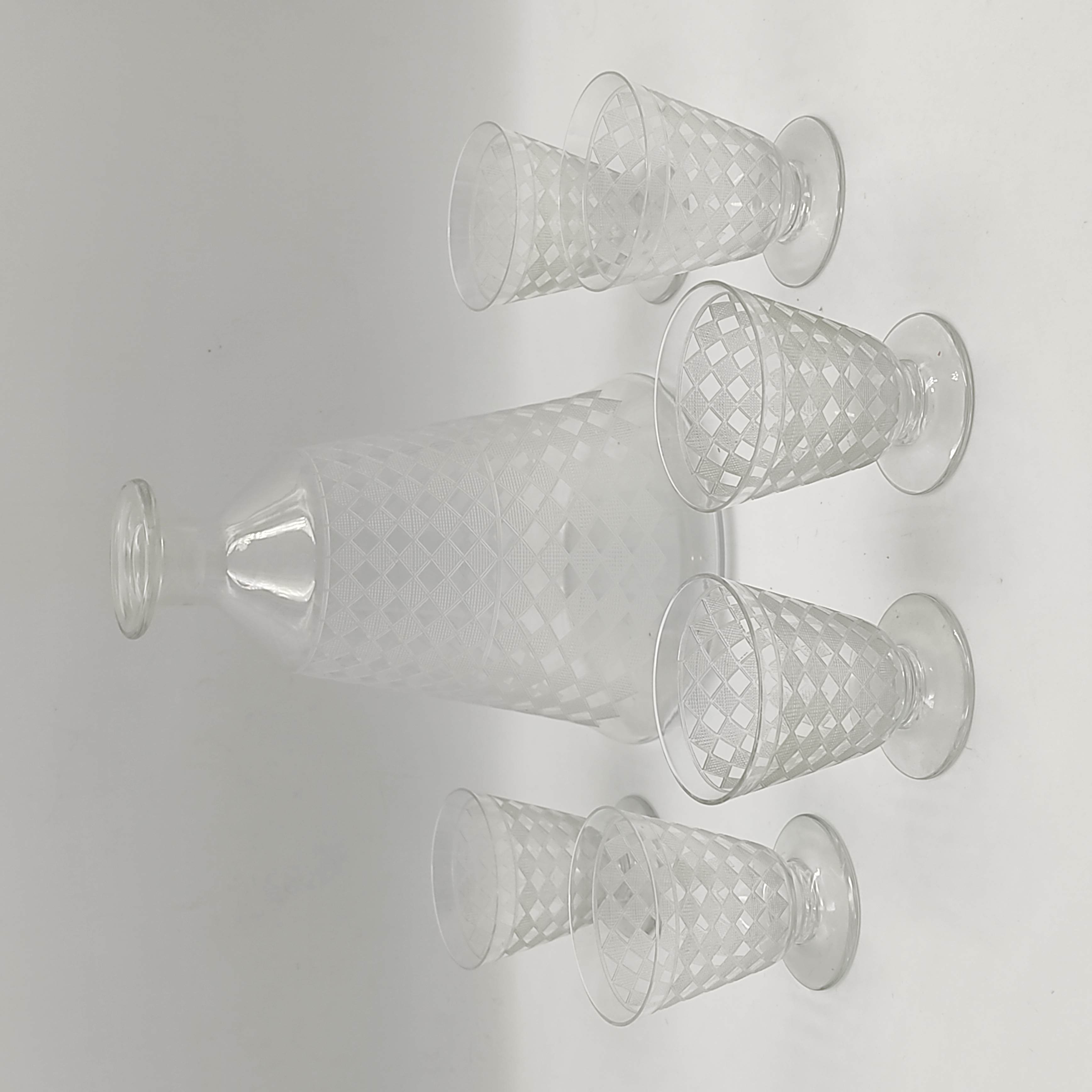 BACCARAT SERVICE A LIQUEUR EN CRISTAL A MOTIF QUADRILLE