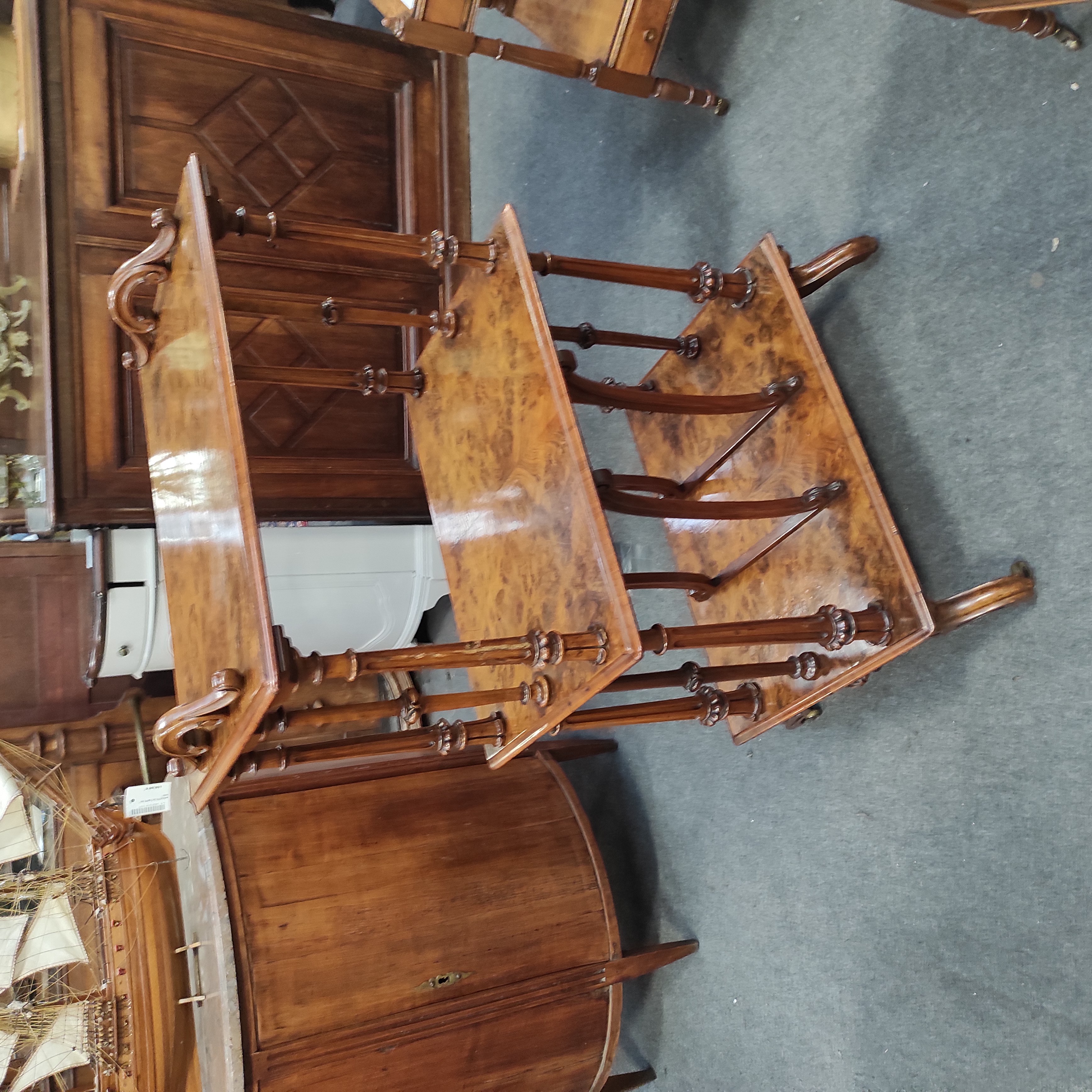 DESSERTE ET MEUBLE A PARTITION ANGLAIS EN RONCE 102 x 62 x 52 CM