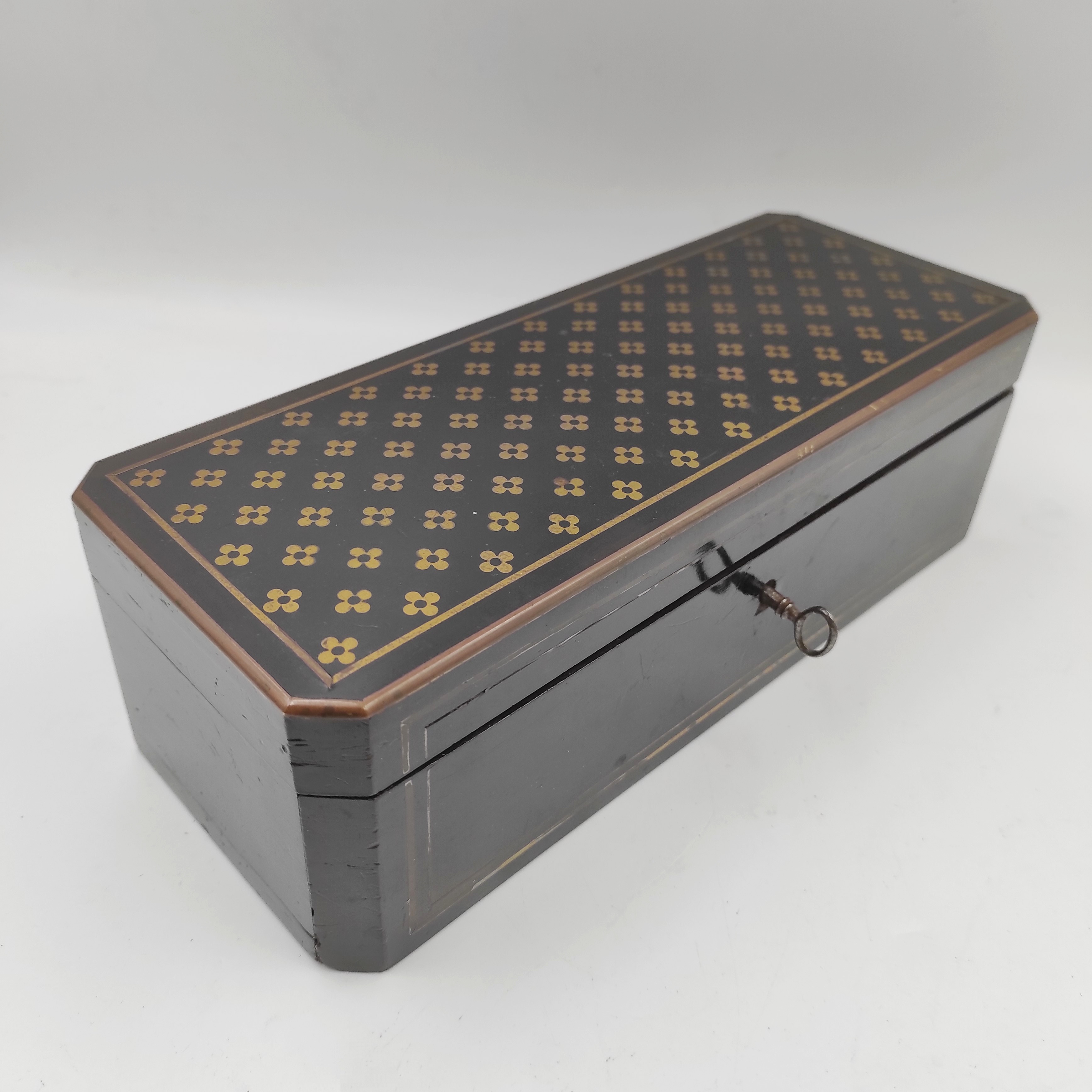 TAHAN PARIS BOITE A GANTS EN MARQUETERIE NAPOLEON III ET SA CLE