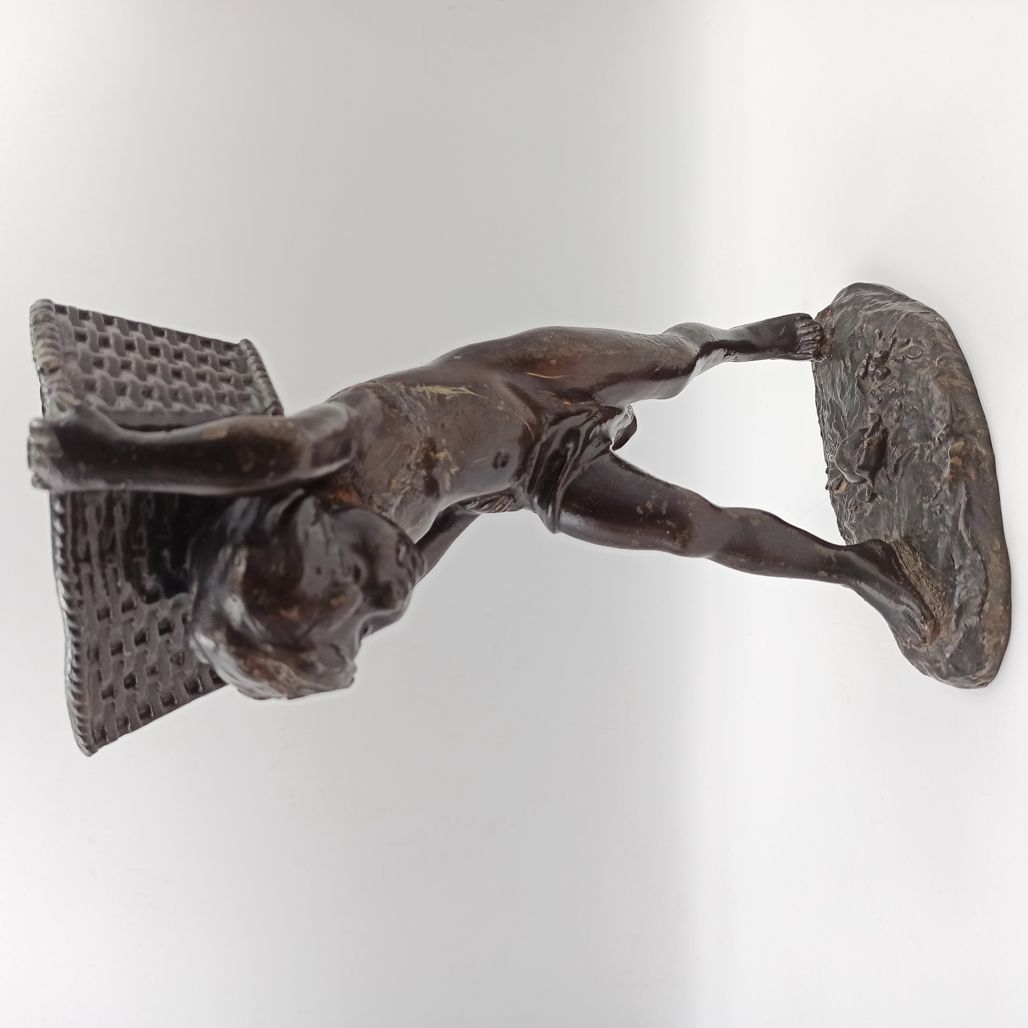 CH. PERRON SCULPTURE EN REGULE L ENFANT AU PANIER XIXEME 24.5CM