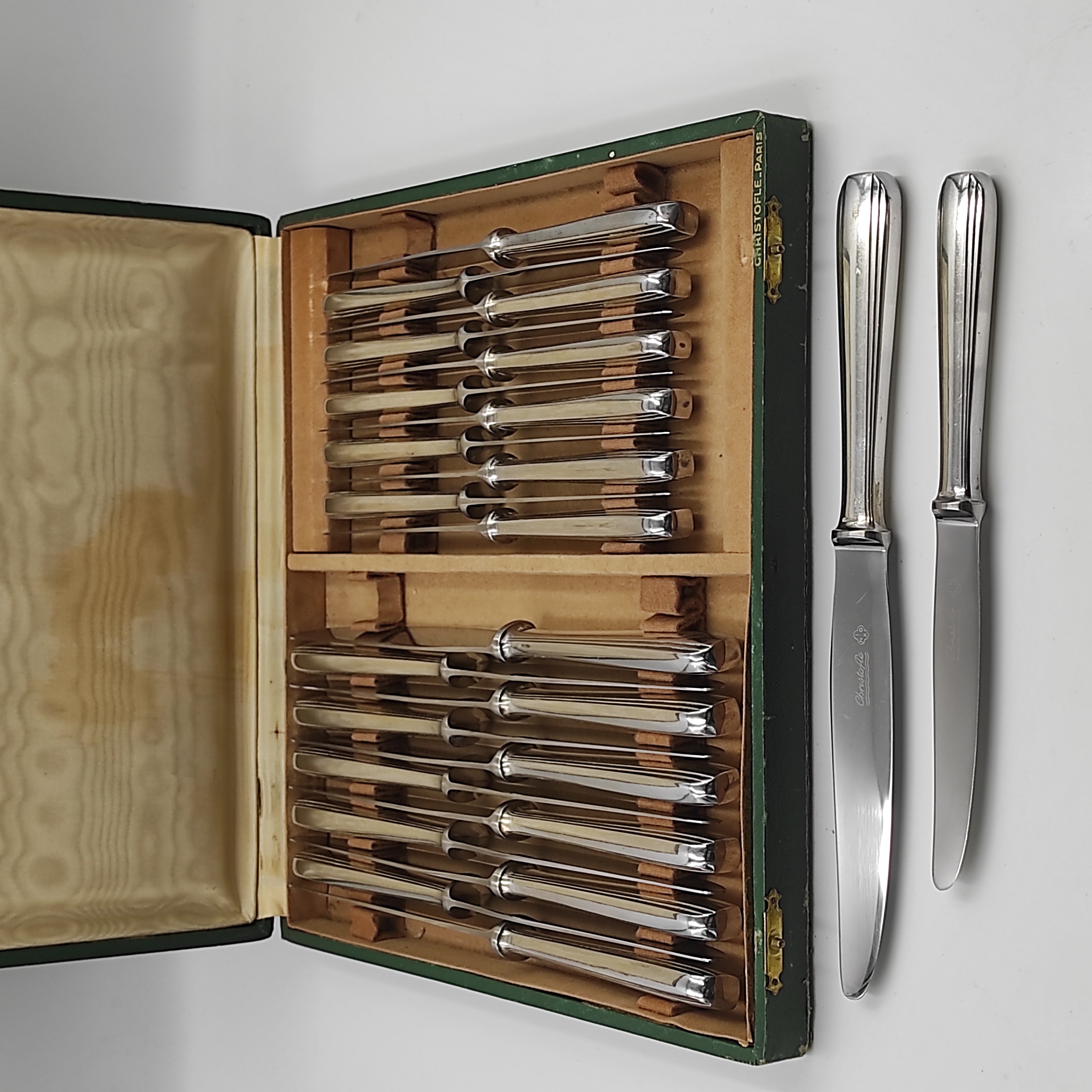 CHRISTOFLE BOREAL 12 COUTEAUX DE TABLE + 12 COUTEAUX A ENTREMET METAL ARGENTE