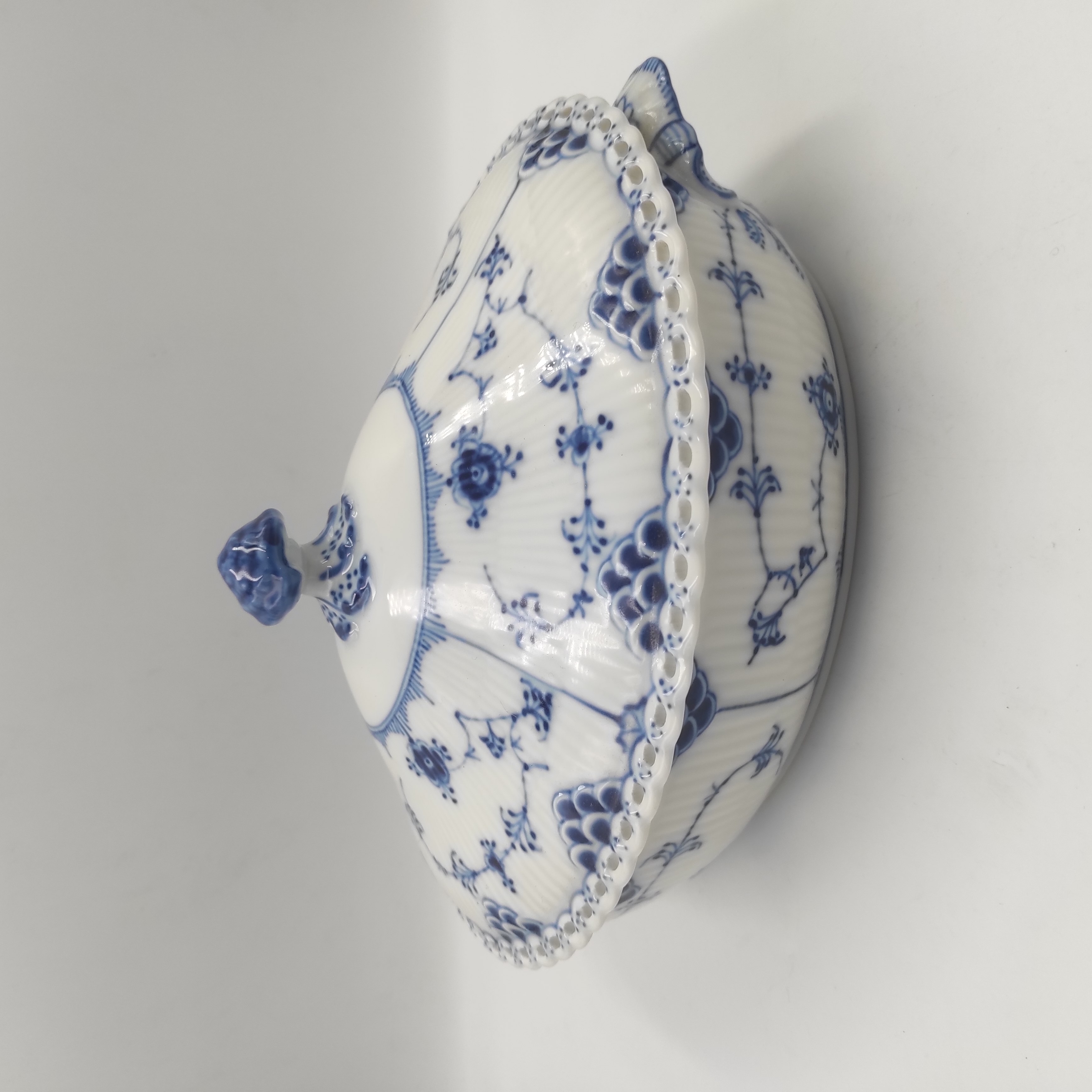 ROYAL COPENHAGEN TERRINE EN PORCELAINE