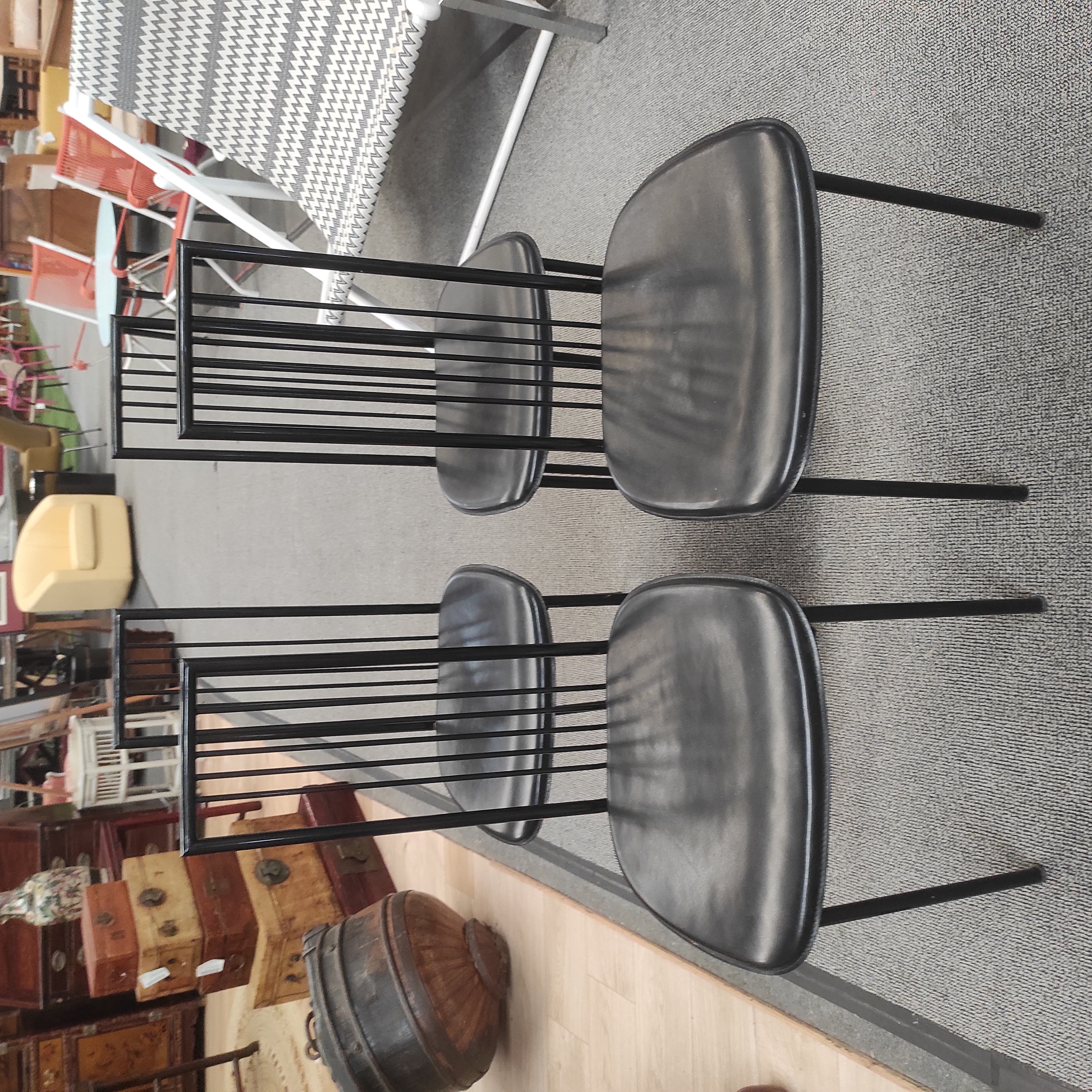 4 CHAISES MODERNES ASSISE CUIR NOIR 