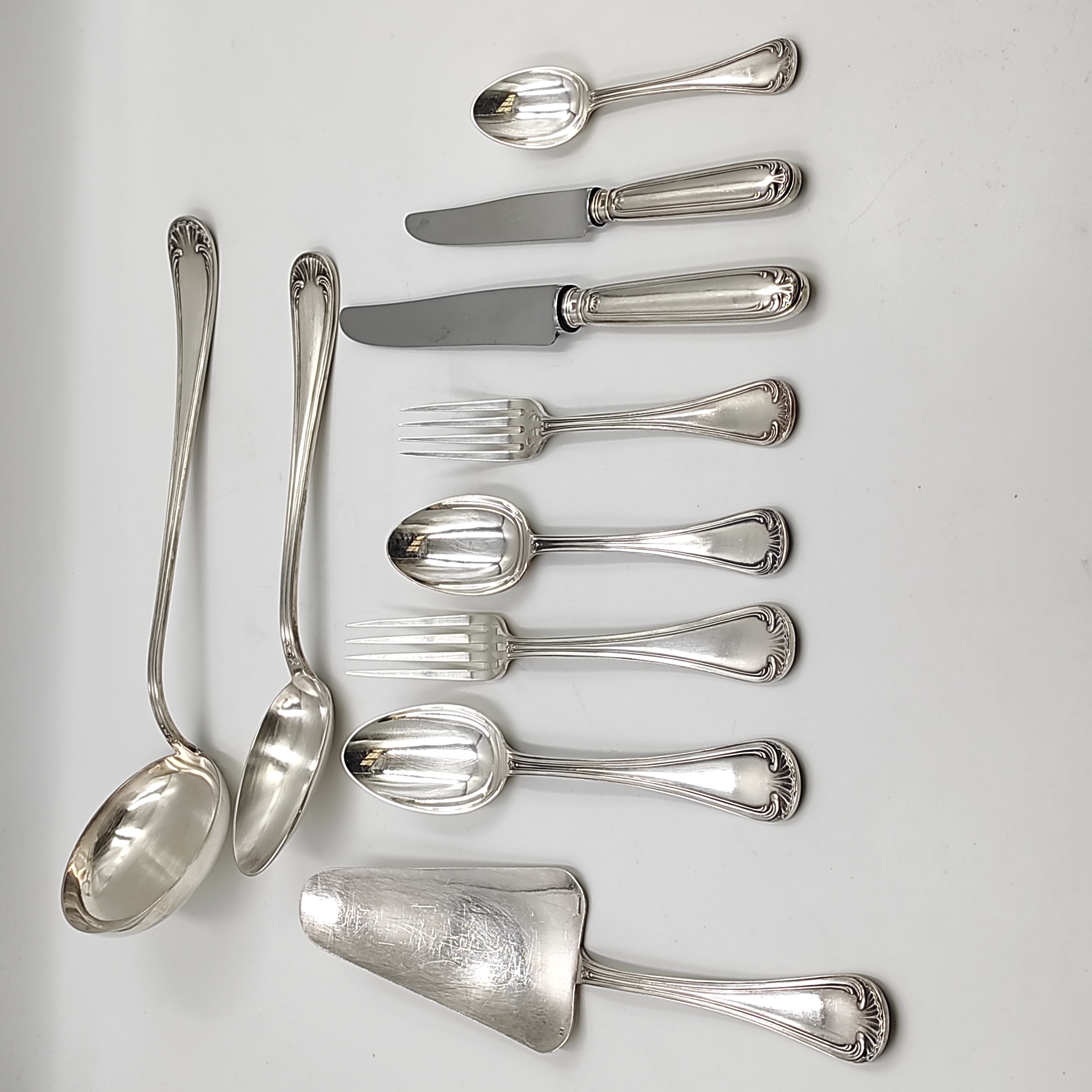 BOULENGER MENAGERE 12 PERSONNES 87 PIECES EN METAL ARGENTE 