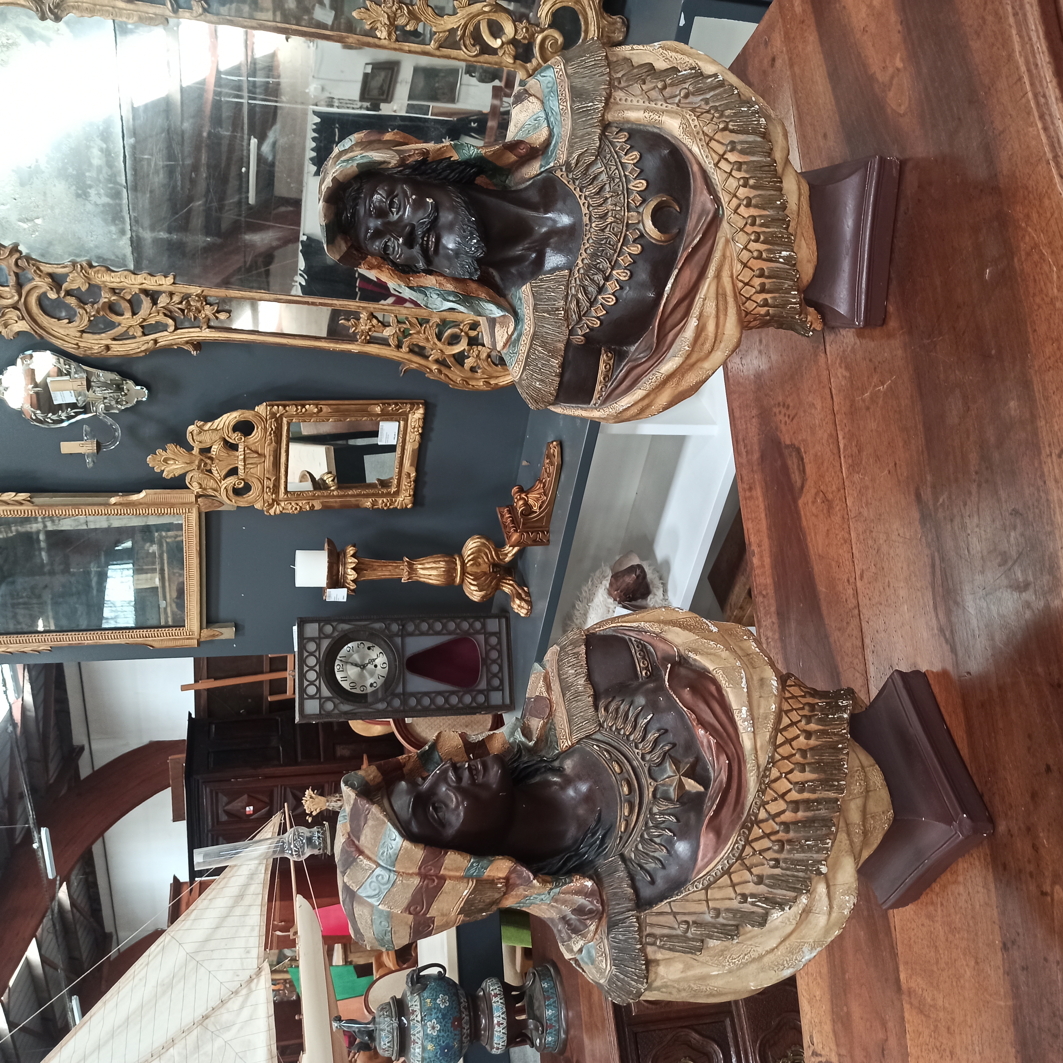 COUPLE DE MAURES EN PLATRE PEINTDEBUT XX EME H 57 CM