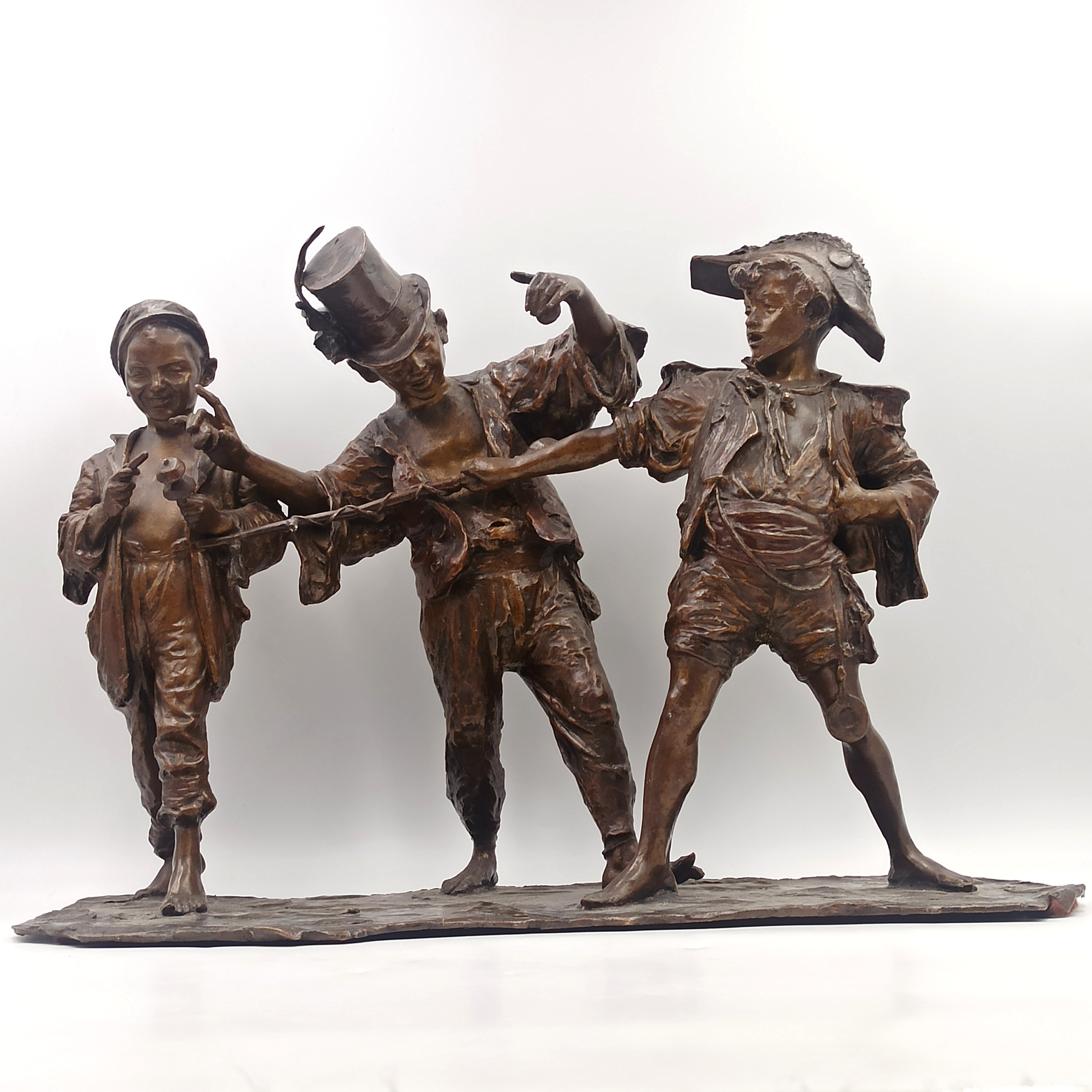 FRANCESCO DE MATTEIS BRONZE GROUPE DE JEUNES MENDIANTS 41 x 29 x 19 CM