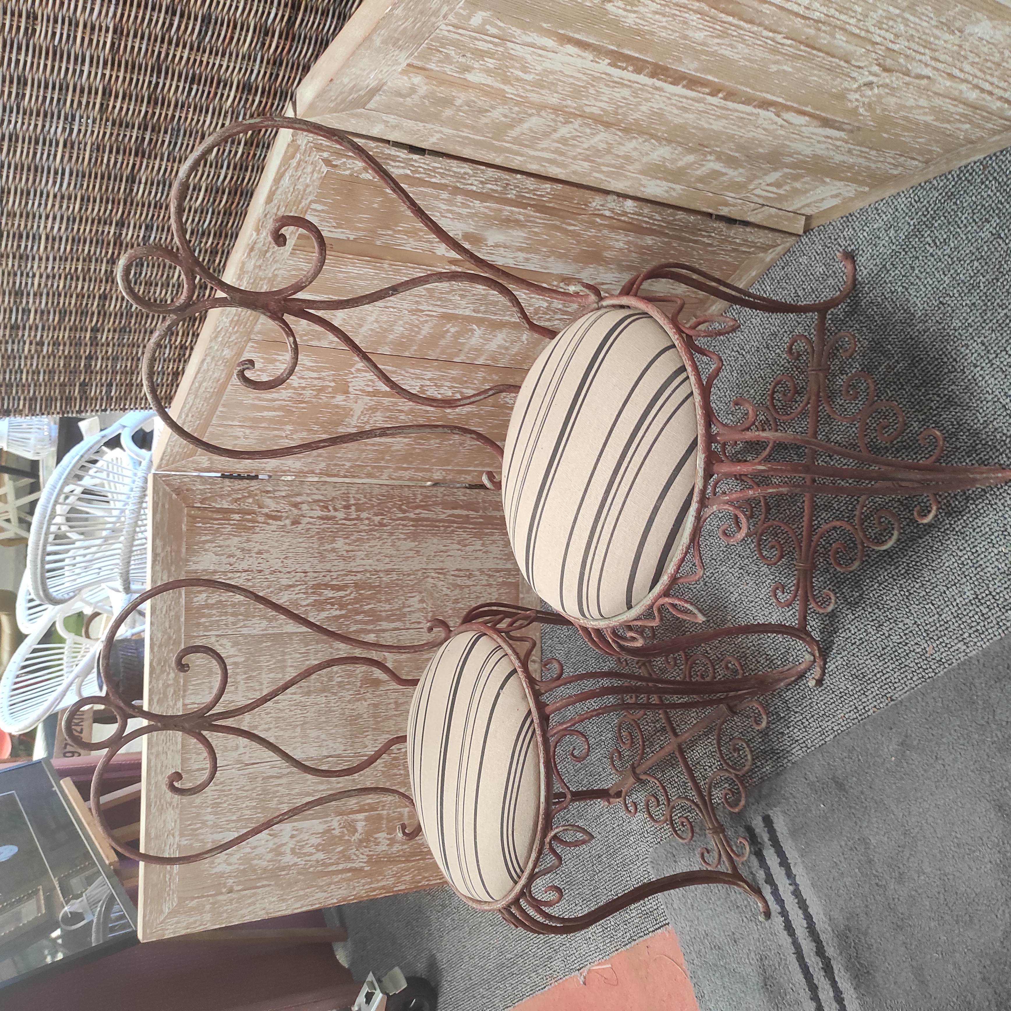 PAIRE DE CHAISES EN FER 38/85/38 CM