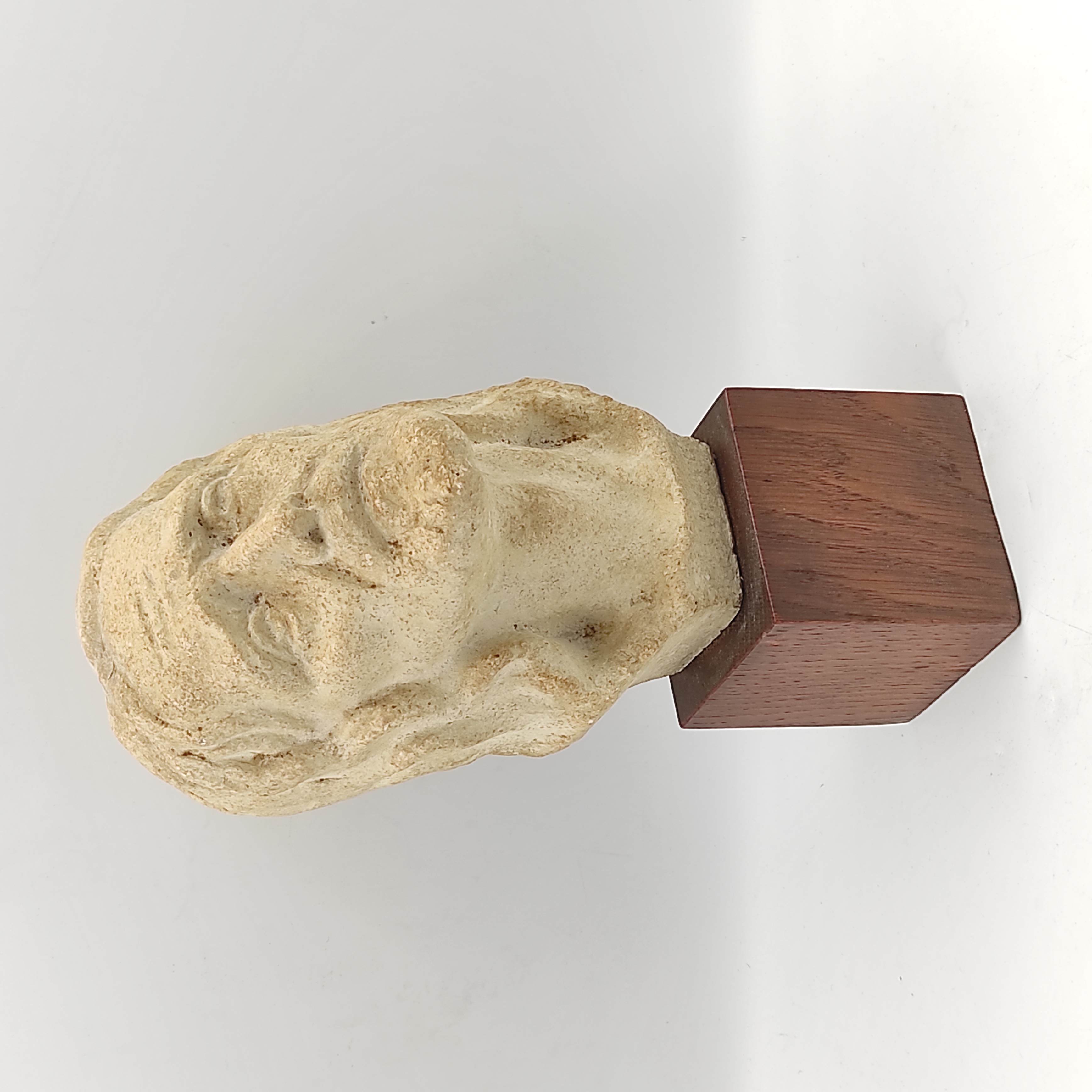 TETE DE CHRIST EN PIERRE H 25 CM