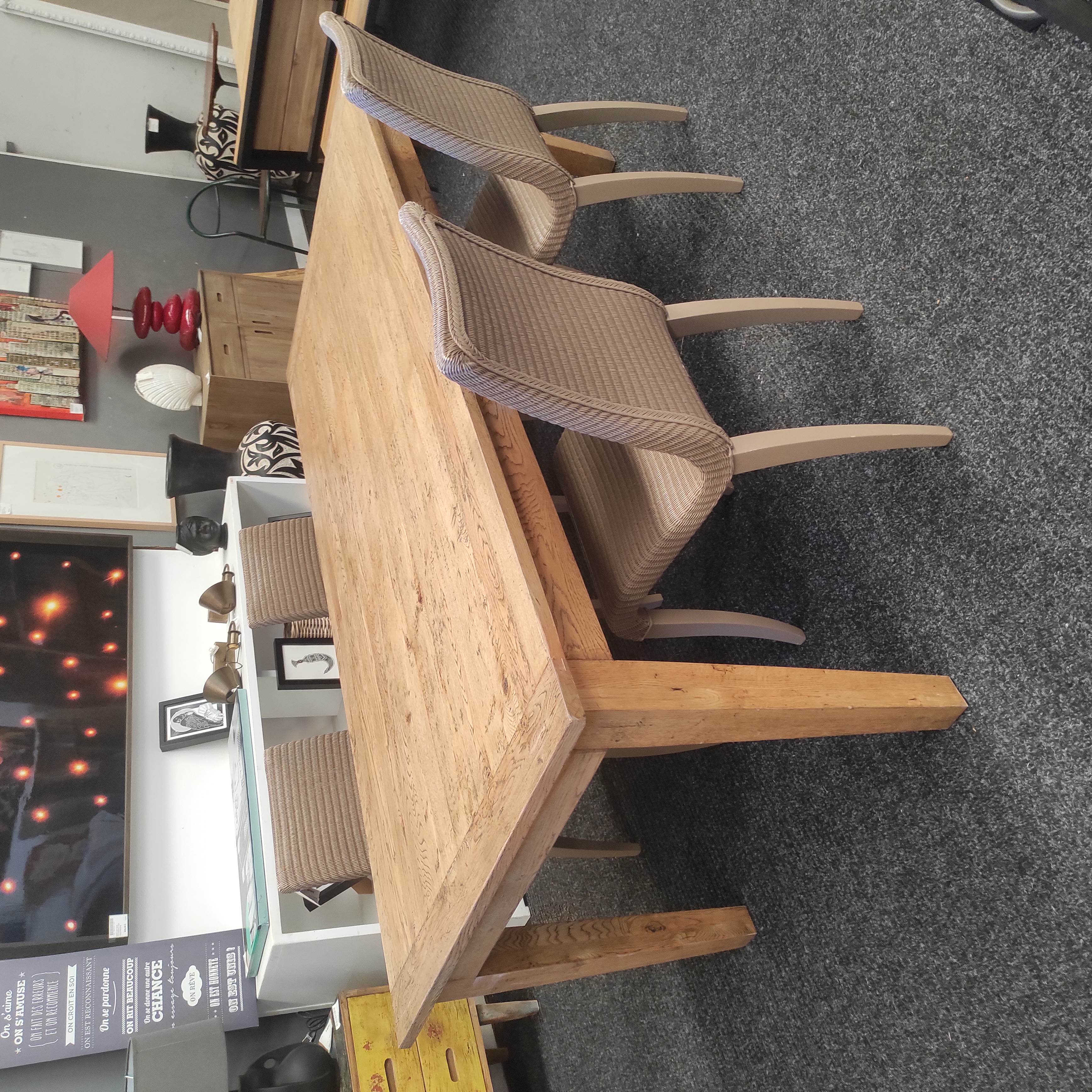 TABLE DE REPAS 210/76/100 CM EN CHENE VERNIS