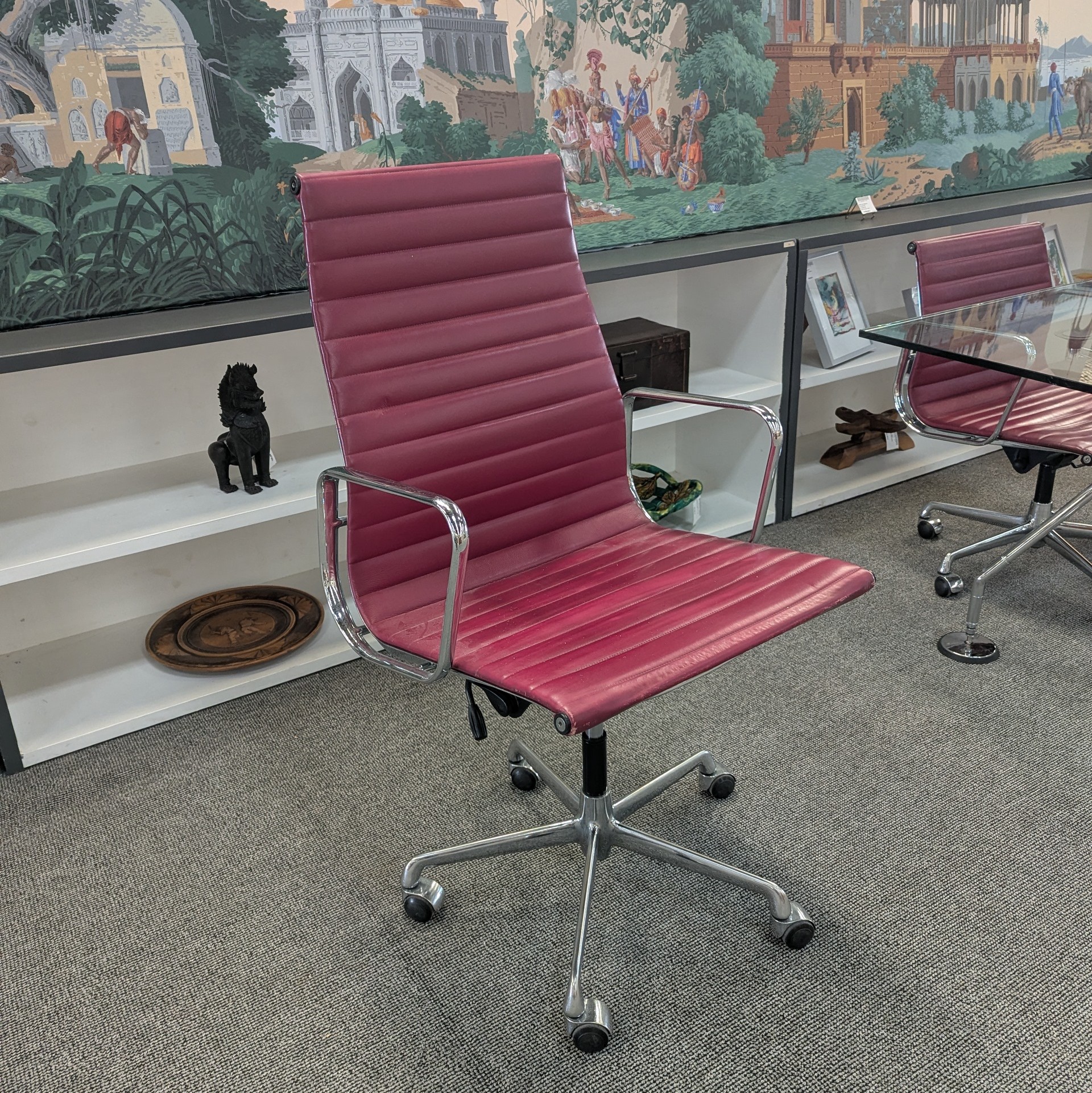 GRAND FAUTEUIL STYLE EAMES EA119 CUIR ROUGE 