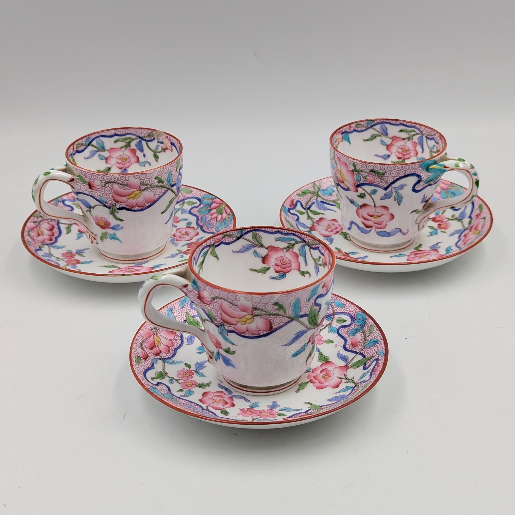 MINTON SERIE DE 3 TASSES EN PORCELAINE ANGLAISE 