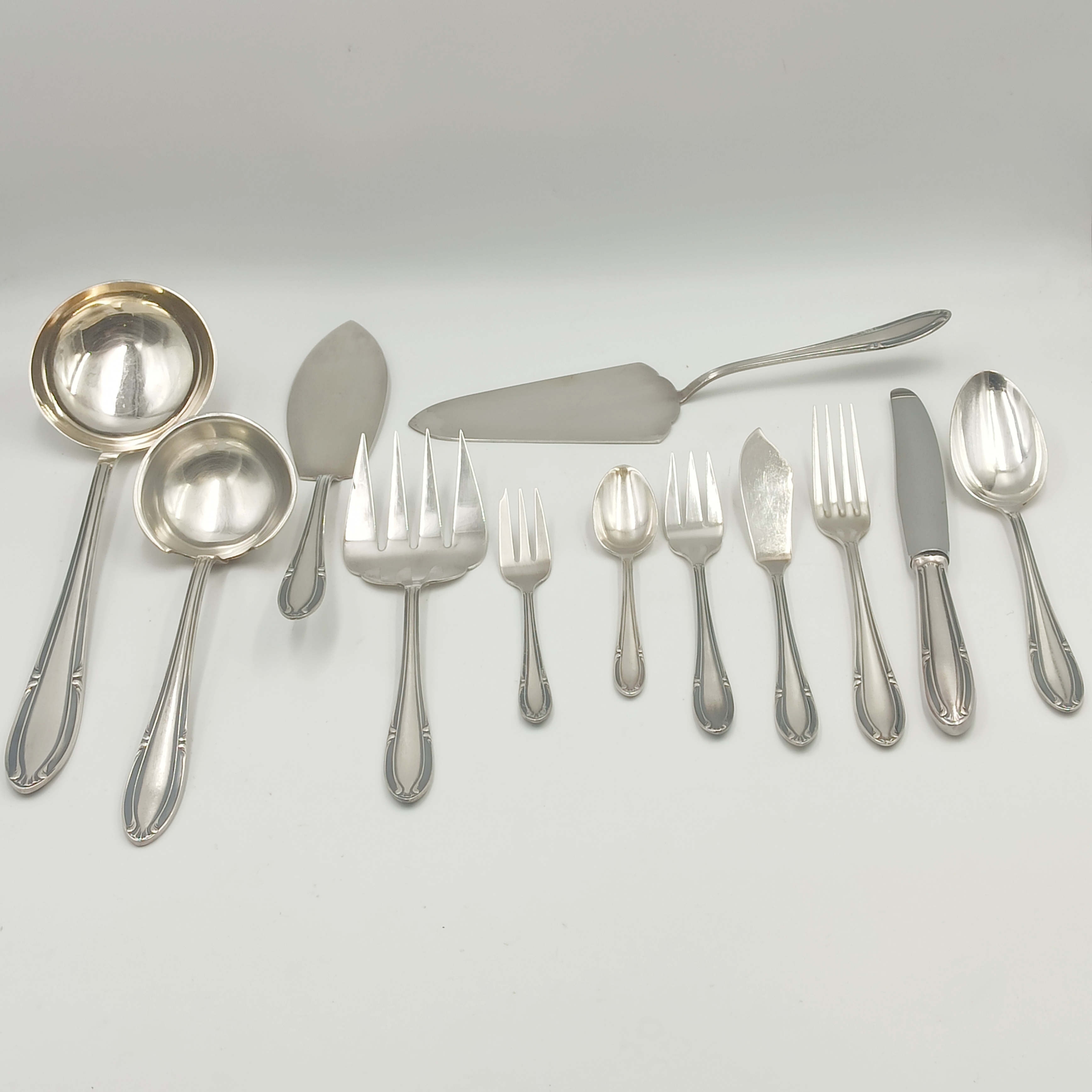 RENEKA MENAGERE 89 PIECES EN METAL ARGENTE + BOITES