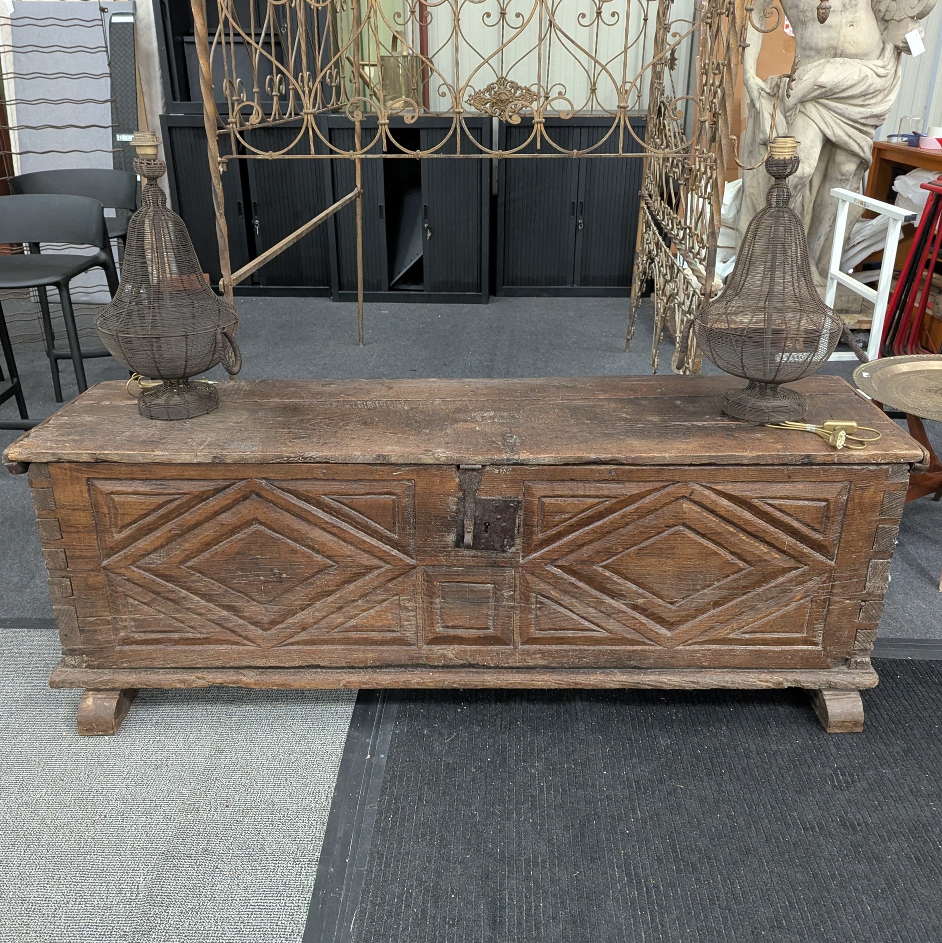 GRAND COFFRE RUSTIQUE 172/61/44 CM